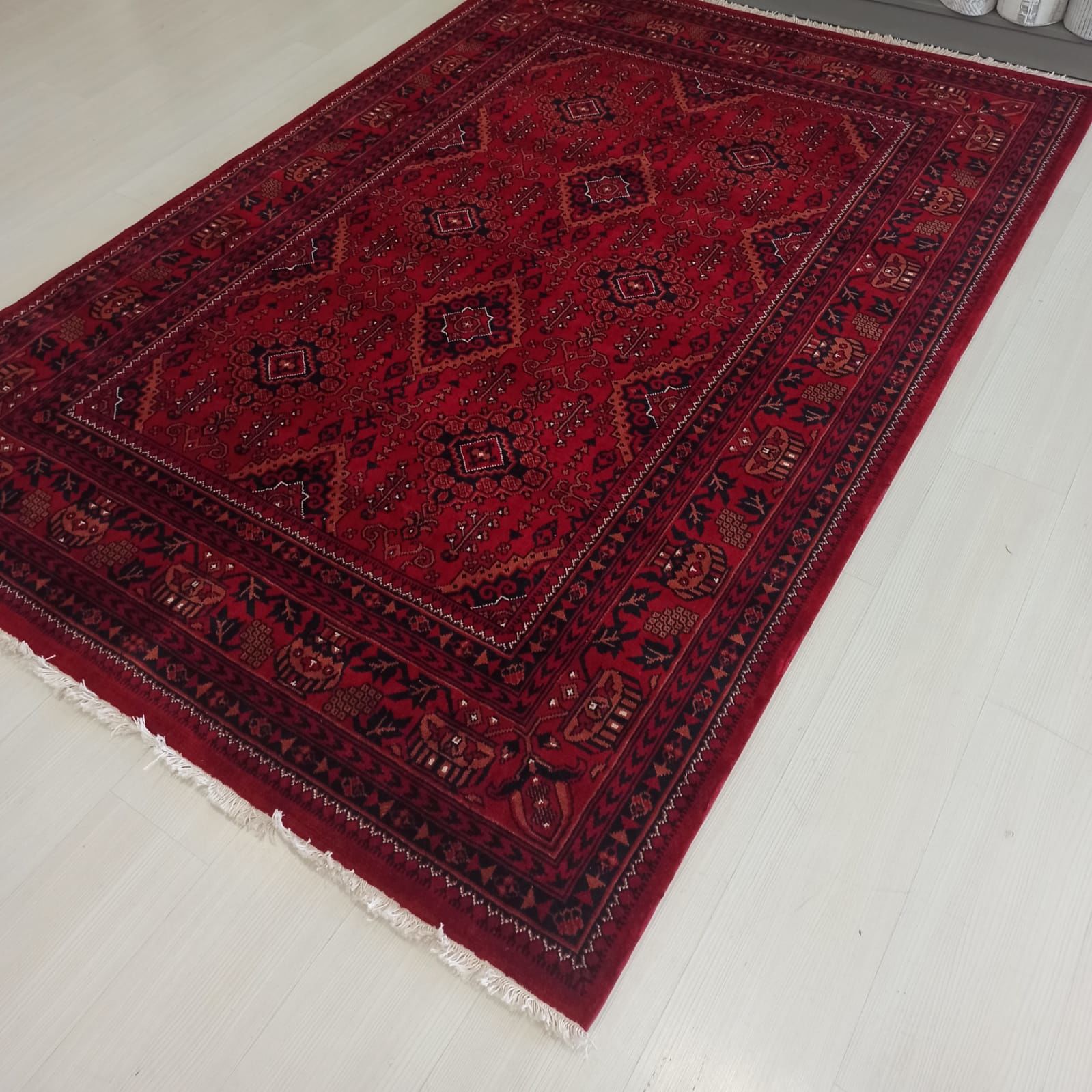 Uşak Delux Koleksiyonu 902 Kırmızı Özel Tezgah Halısı